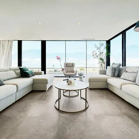 Deluxe Penthouse *